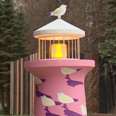 Под Эстакадным мостом в Калининграде появились сразу пять разноцветных пять маяков