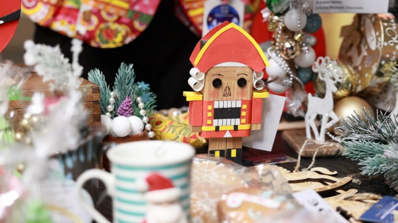 Благотворительная предновогодняя ярмарка пополнила счет центра «Верю в чудо»