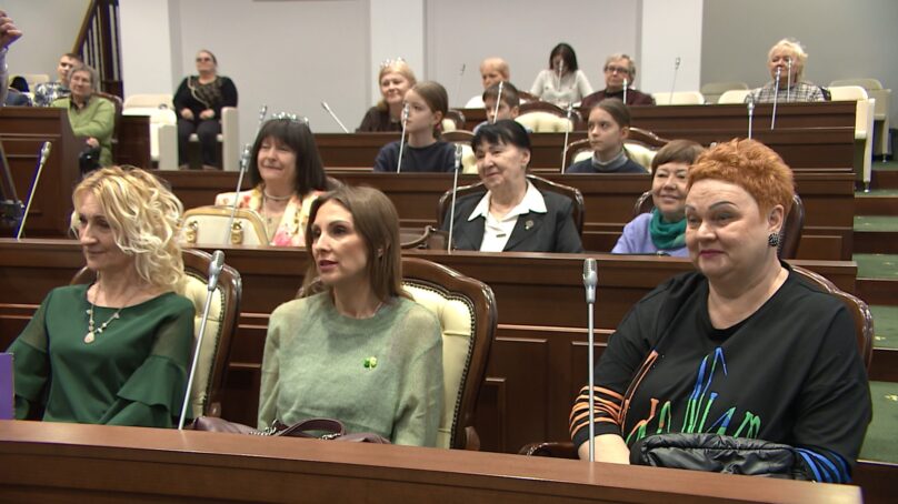 Председатель Законодательного собрания региона Андрей Кропоткин в преддверии праздника встретился с самыми активными подписчиками своих соцсетей