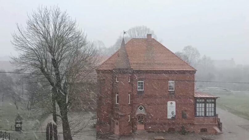 На востоке области начался обильный снегопад