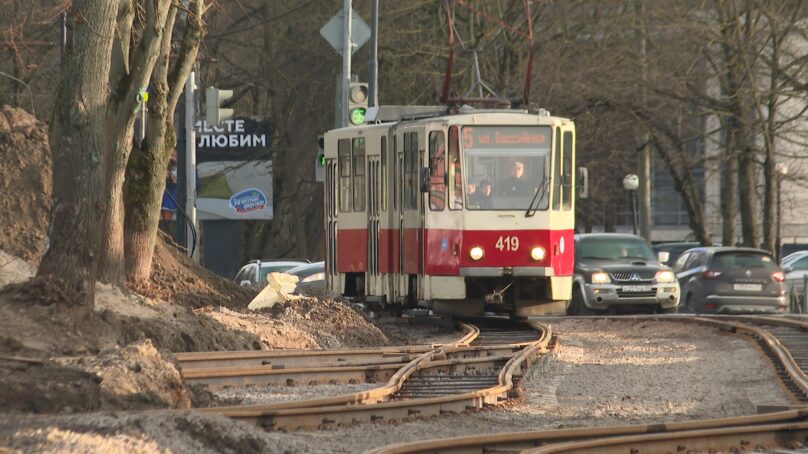 Трамвай номер пять в Калининграде вновь пошёл по Советскому проспекту и затем налево до проспекта Мира