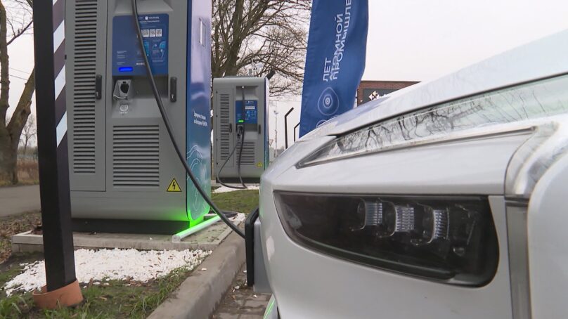 В курортном Зеленоградске введён в эксплуатацию первый в России комплекс электрозарядных станций с накопителем энергии