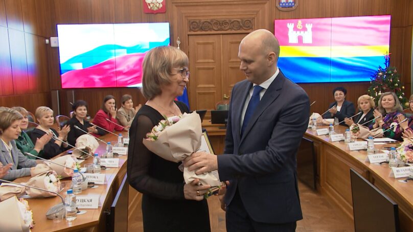 В регионе наградили педагогов, воспитателей, работников образовательных учреждений области за особые профессиональные успехи