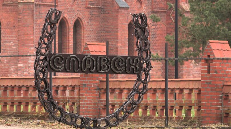 В Славске у кирхи начали демонтаж строительных лесов, которые закрывают часть фасада