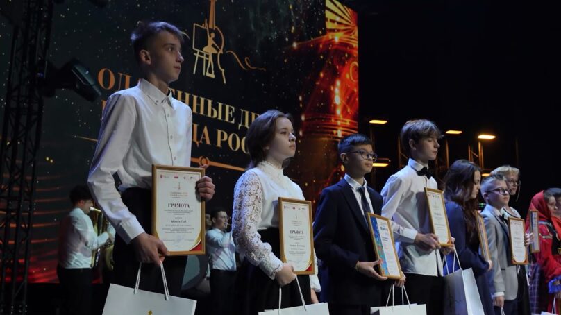 Воспитанники школ искусств Калининградской области выступили со своими лучшими номерами на большой сцене «Янтарь-холла»