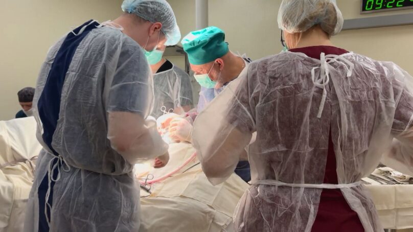 Врачи областного онкологического центра оперируют пациентов, имеющих злокачественную опухоль