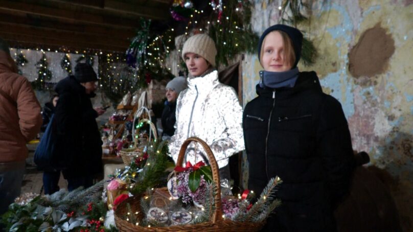 На ярмарке в посёлке Краснолесье гостей удивляли «Вкусами Виштынецкой возвышенности» и предметами, без которых зима кажется хмурой