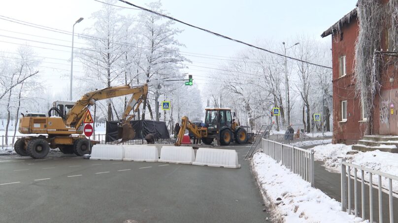 В Калининграде на пересечении улиц Судостроительной, Батальной и Инженерной продолжаются аварийно-восстановительные работы