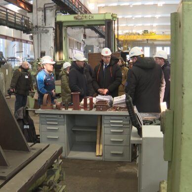 На судостроительном заводе «Янтарь» глава Минпромторга и губернатор области оценили мощности предприятия