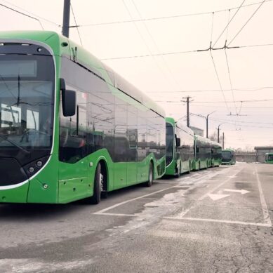 Алексей Беспрозванных и Антон Алиханов посетили предприятие «КалининградГортранс»