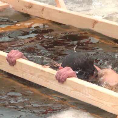 Сотрудники экстренных служб и медицинские работники будут дежурить возле оборудованных мест для крещенского омовения