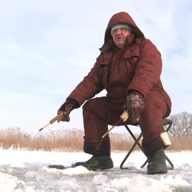 Какие правила необходимо соблюдать при выходе на лёд и где это более безопасно