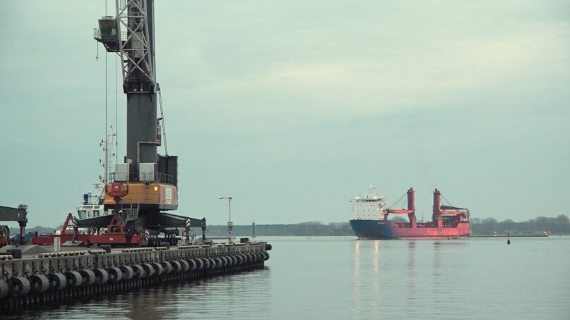 Более 100 организаций получат субсидии для выполнения морских перевозок грузов в Калининградскую область и из неё