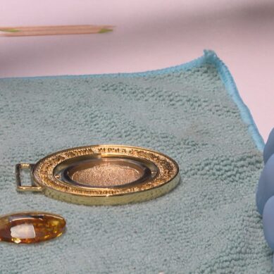 Губернатор Калининградской области запустил конвейер, на котором создаются медали Российско-Китайских игр