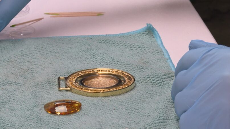 Губернатор Калининградской области запустил конвейер, на котором создаются медали Российско-Китайских игр