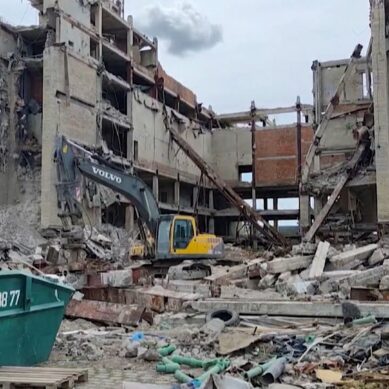 Более 160 миллионов рублей готовы выделить власти на демонтаж нулевого этажа Дома Советов