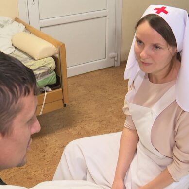 Выпускницы Школы сестёр милосердия ежедневно помогают пациентам травматологического и сердечно-сосудистого отделений в государственных больницах