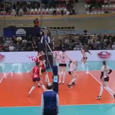 Калининградский волейбольный «Локомотив» провёл сегодня предпоследнюю встречу регулярного этапа женской Суперлиги