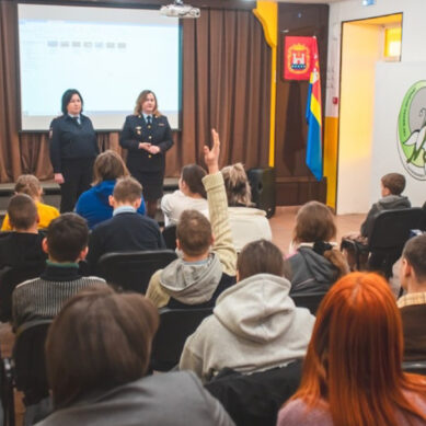 Сотрудники транспортной полиции Янтарного края в рамках информационно-просветительного мероприятия встретились со школьниками