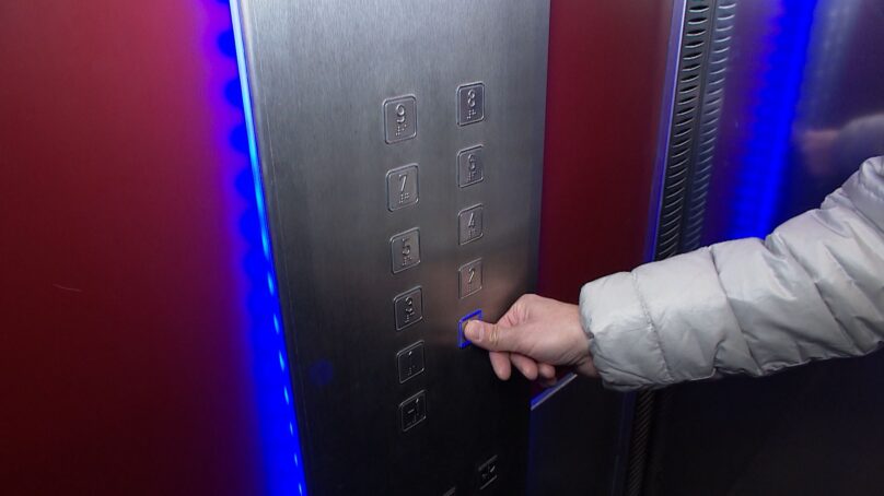 Более 370 лифтов в почти 150 домах планируется заменить в Калининградской области до 2030 года