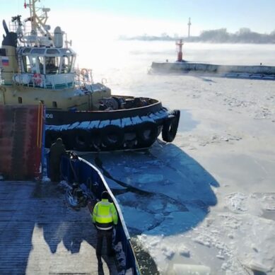 Паромы доставили несколько партий угля на Балтийскую косу