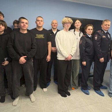 Транспортные полицейские и представители Общественного совета при ведомстве встретились с воспитанниками молодежного пространства «Романтик»