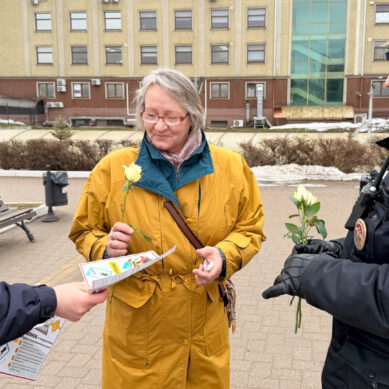 В преддверии Международного женского дня в Калининграде на Северном вокзале организована акция под названием «8 Марта – в каждый дом»