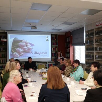 В преддверии 8 Марта черняховцы особо отметили заслуженных учителей, врачей, многодетных мам и представительниц силовых структур