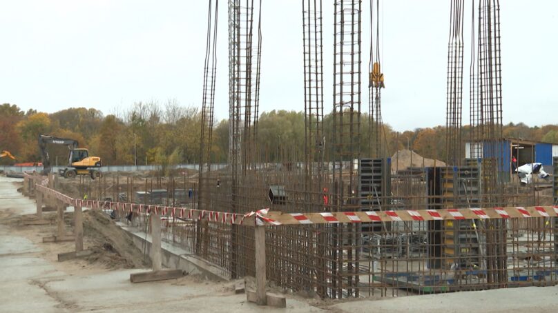 Строительство школы на улице Мариенко в областном центре подорожало на 1 миллиард рублей