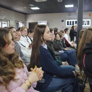 Более ста участников из разных уголков страны приехали в наш регион на обучающий интенсив, по итогам которого вместе ребята попробуют реализовать свои идеи в формате блогов и не только