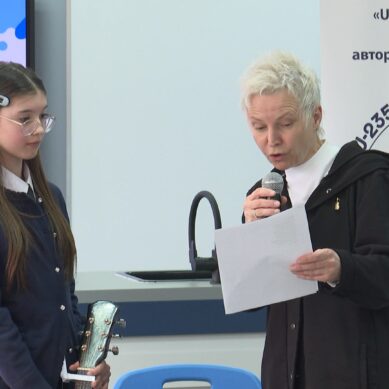 Фестиваль авторской музыки и поэзии «U-235. Новые песни» на востоке региона посетила лидер группы «Сурганова и Оркестр»