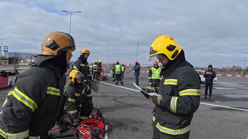 В Калининграде прошли соревнования среди сотрудников МЧС по ликвидации последствий автомобильных аварий