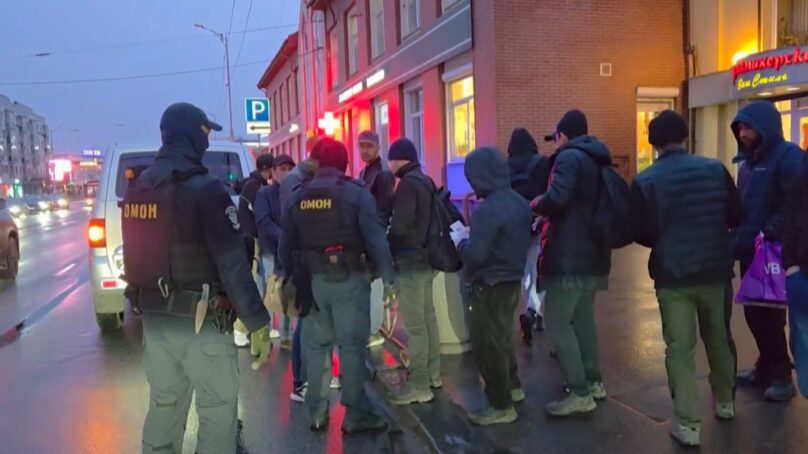 Стройки, рынки и более 500 машин и автобусов проверили полицейские и госавтоинспекторы при поддержке бойцов Росгвардии