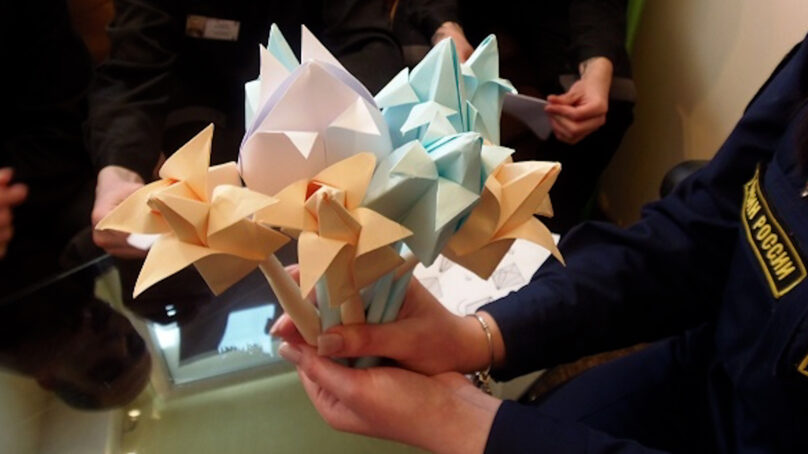 В следственном изоляторе №1 осужденные осваивают технику оригами