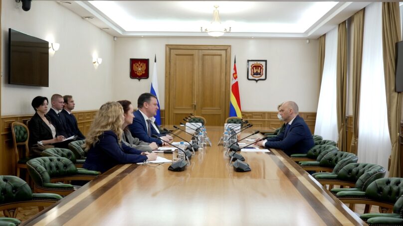 Руководитель федерального соцфонда встретился с главой региона Алексеем Беспрозванных