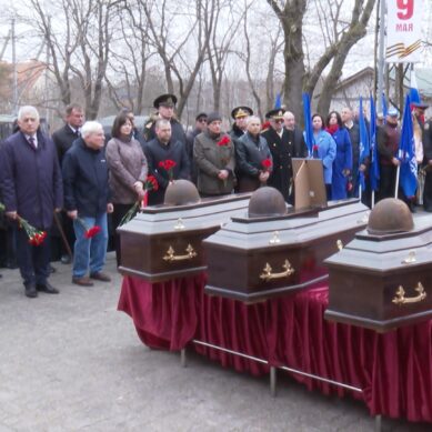 В Приморске прошла церемония перезахоронения солдат Великой Отечественной войны