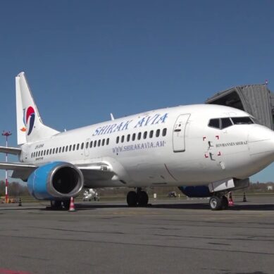 В «Храброво» встречали пассажиров, которые прилетели первым рейсом из Еревана