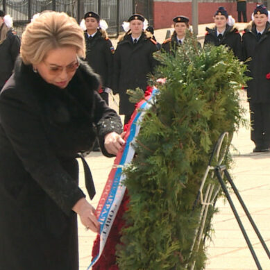 Валентина Матвиенко приняла участие в возложении венков и цветов к мемориалу 1200 воинам-гвардейцам