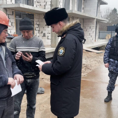 Военные следователи Балтийского флота продолжают ставить на воинский учет новых граждан России