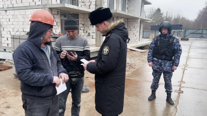 Военные следователи Балтийского флота продолжают ставить на воинский учет новых граждан России