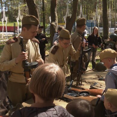 В военно-патриотическом парке 9 мая отметили жители микрорайона им. Космодемьянского, работники «Автотора» и гости