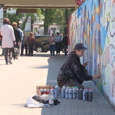 В Калининграде уже на этой неделе планируют завершить роспись фрагмента стены у Северного вокзала