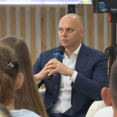 Глава региона Алексей Беспрозванных посетил лаборатории КГТУ
