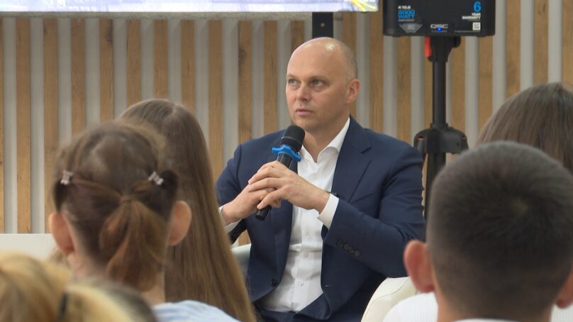 Глава региона Алексей Беспрозванных посетил лаборатории КГТУ