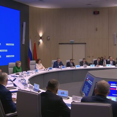Алексей Беспрозванных представил товары предпринимателей Янтарного края председателю СФ РФ и главе Совета Республики Беларусь на ХIII Форуме регионов в Минске