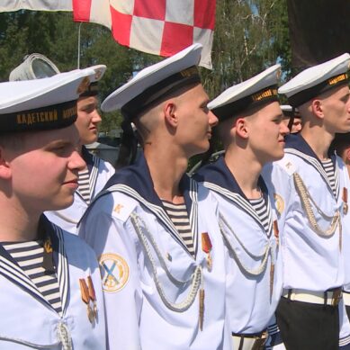Впервые выпускникам Андрея Первозванного морского кадетского корпуса вручили аттестаты на палубе боевого корабля