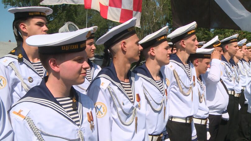 Впервые выпускникам Андрея Первозванного морского кадетского корпуса вручили аттестаты на палубе боевого корабля