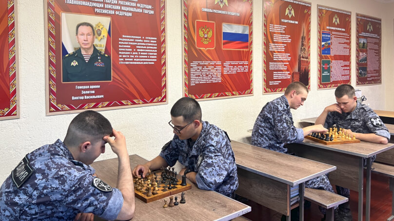 В Калининграде росгвардейцы провели турнир по шахматам, посвященный 10-летию войск национальной гвардии РФ и 215-летию войск правопорядка