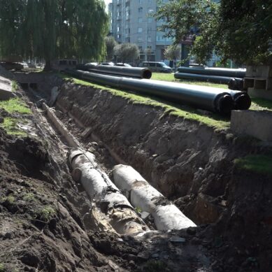 В Калининграде продолжают обновлять тротуары и теплосети