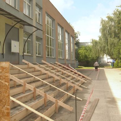 В Калининграде приводят в порядок дороги в одном из самых проблемных микрорайонов города